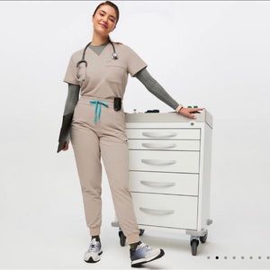 High waisted Tatu slim cargo joggers size small figs NWT never worn